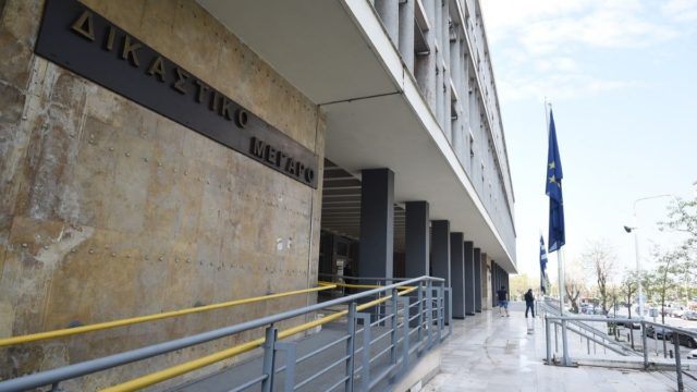 Θεσσαλονίκη: Ένοχος για τον βιασμό της κόρης του – Ανατροπή τελευταία στιγμή