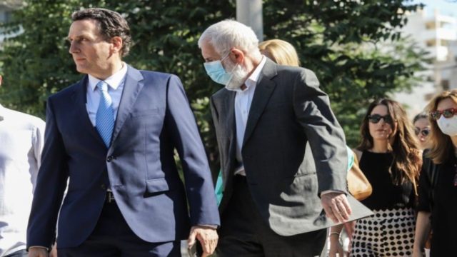 Δίκη Πέτρου Φιλιππίδη: Άγριος τσακωμός των δικηγόρων – Διακοπή και παρέμβαση της αστυνομίας (Video)
