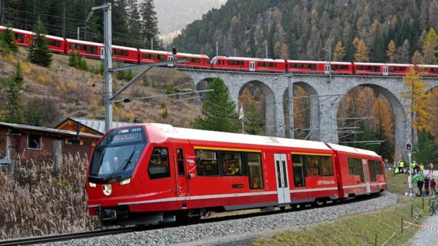 Έσπασε όλα τα Ρεκόρ Γκίνες η Ελβετία: Το μεγαλύτερο επιβατικό τρένο μέχρι σήμερα (video)