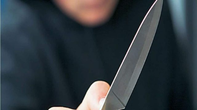 Νέο σοκαριστικό περιστατικό ενδοοικογενειακής βίας στο Ηράκλειο: 40χρονη επιτέθηκε και μαχαίρωσε τον σύζυγό της στον λαιμό