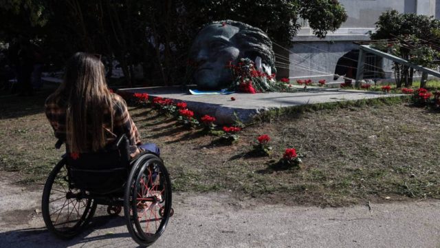 Επέτειος Πολυτεχνείου: Ξεκίνησε ο εορτασμός της εξέγερσης μετρώντας 49 χρόνια – Δείτε τον υπέροχο στολισμό (photo)