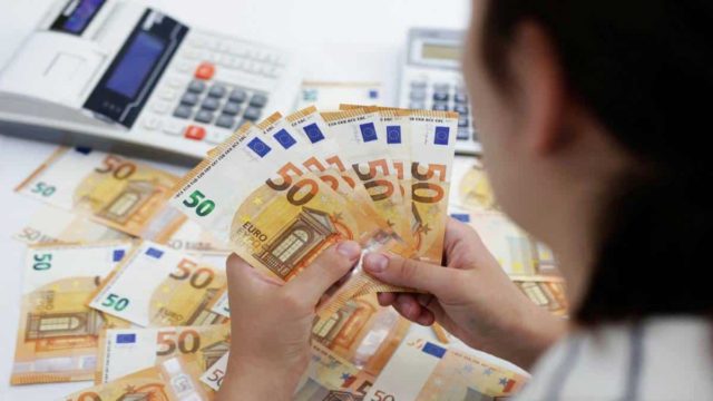 «Έσκασαν» τα ευχάριστα για το επίδομα ακρίβειας: Ποιοι και πότε θα πάρουν τα 250 ευρώ