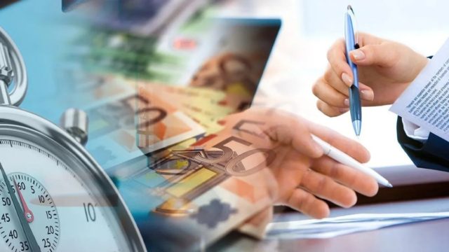 Ουρές προ των πυλών στα ΑΤΜ της χώρας – Επίδομα 2.000 ευρώ σε 150.000 δικαιούχους