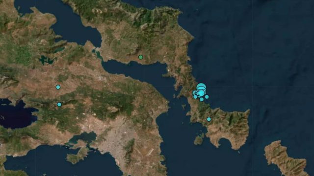 «Φοβηθήκαμε πολύ, έπεφταν αντικείμενα»: Σοβαρές ζημιές στην Εύβοια από τον ισχυρό σεισμό!