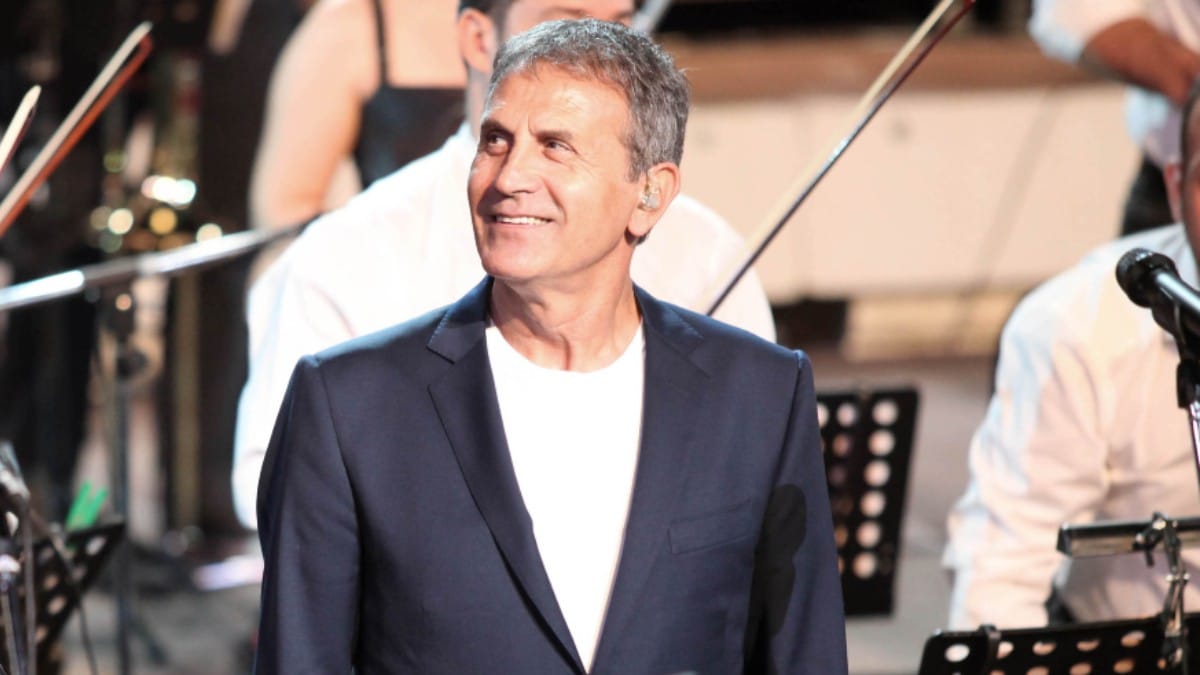 «Μέχρι τα 35 µου έδινα…»: Ανατροπή από τον Γιώργο Νταλάρα!