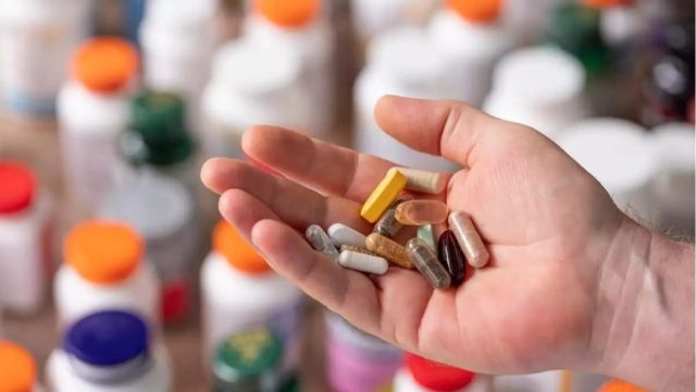 Στην «τσιμπίδα» Αστυνομίας και ΕΟΦ γιατρός στην Αττική: Έδινε αναβολικά σε αθλητές – Ανάμεσά τους και γνωστός Έλληνας μπασκετμπολίστας