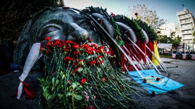 Η φωτογραφία της ημέρας: 49η επέτειος εξέγερσης του Πολυτεχνείου!