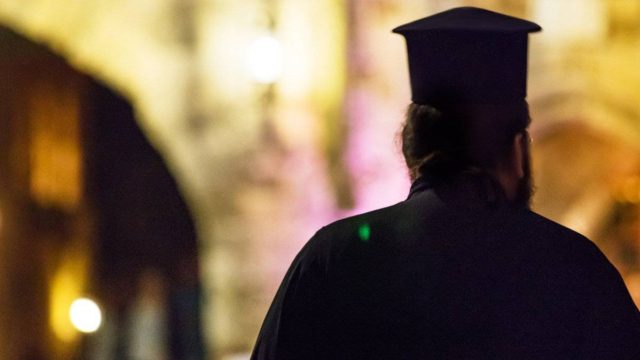 Πάτρα: Σπαρακτικό το μήνυμα του αδερφού του ιερέα που έπεσε από το μπαλκόνι και σκοτώθηκε – «Καλή αντάμωση»