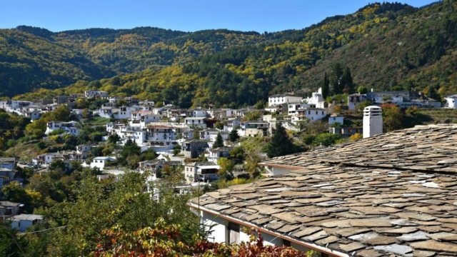 Το χωριό της Ορεινής Αρκαδίας με την Αιγαιοπελαγίτικη ομορφιά (Video)