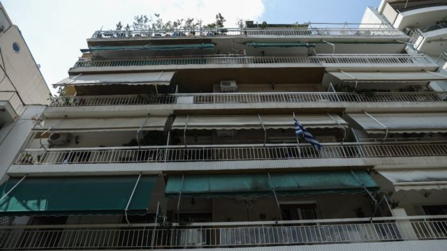 Συναγερμός στα Ιλίσια: Αστυνομικοί έσπασαν την πόρτα της Ιωάννας Κολοβού στην οικία που έχασε σε πλειστηριασμό!