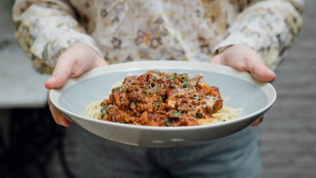 «Θα σας στείλουν αδιάβαστους»: Vegan μακαρόνια μπολονέζ με φανταστικό κιμά από φακές