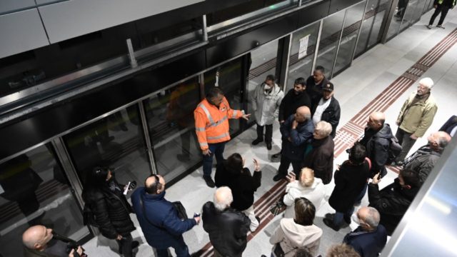 Όλο και πιο κοντά στο όνειρο του Μετρό η Θεσσαλονίκη: Κοσμοσυρροή στο σταθμό Παπάφη – Πότε παραδίδεται στο κοινό το έργο