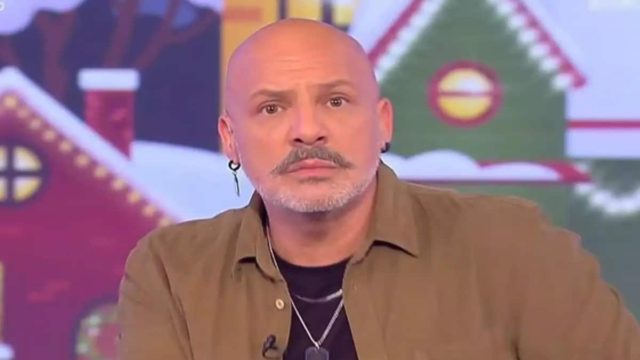 Ξέσπασε ο Νίκος Μουτσινάς: «Όταν κόβεται μια εκπομπή να μιλάτε με…» (Video)