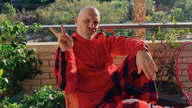 Ήταν νιος…και γέρασε: Η σπάνια φωτογραφία του Νίκου Μουτσινά με μαλλιά πριν 23 χρόνια!