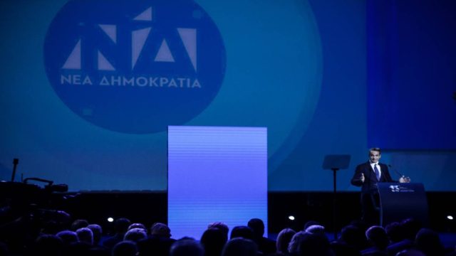 «Αναβρασμός» στη ΝΔ για τις παρακολουθήσεις – Τι απαντά η κυβέρνηση για τα 33 ονόματα που καταγγέλλεται ότι παρακολουθούνταν με το Predator