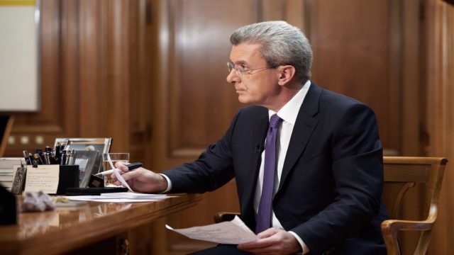 Οδηγεί την «κούρσα» ο Νίκος Χατζηνικολάου – Πανηγυρίζουν στον ΑΝΤ1 για τον παρουσιαστή!