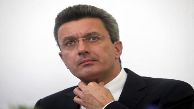 Πανδαιμόνιο με τον Νίκο Χατζηνικολάου και καλεσμένους – «Μη μου κουνάτε το δάχτυλο…»