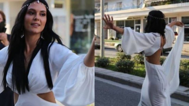 Χειροκροτούσαν όλοι: Πανέμορφη νύφη σταμάτησε την κυκλοφορία χορεύοντας ποντιακά και το γλέντι ξεκίνησε