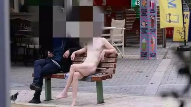 Ηράκλειο: Άνδρας καθόταν ολόγυμνος σε παγκάκι και έβλεπε το σιντριβάνι – Συνελήφθη από την Αστυνομία