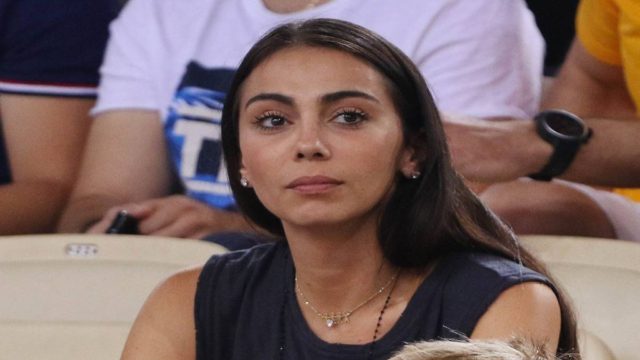 «Μου έπεσαν τα μαλλιά, παλεύω με τα δόντια και τα κιλά μου και έχω συνέχεια βήχα» – Αγωνία για την υγεία της Ολυμπίας Χοψονίδου