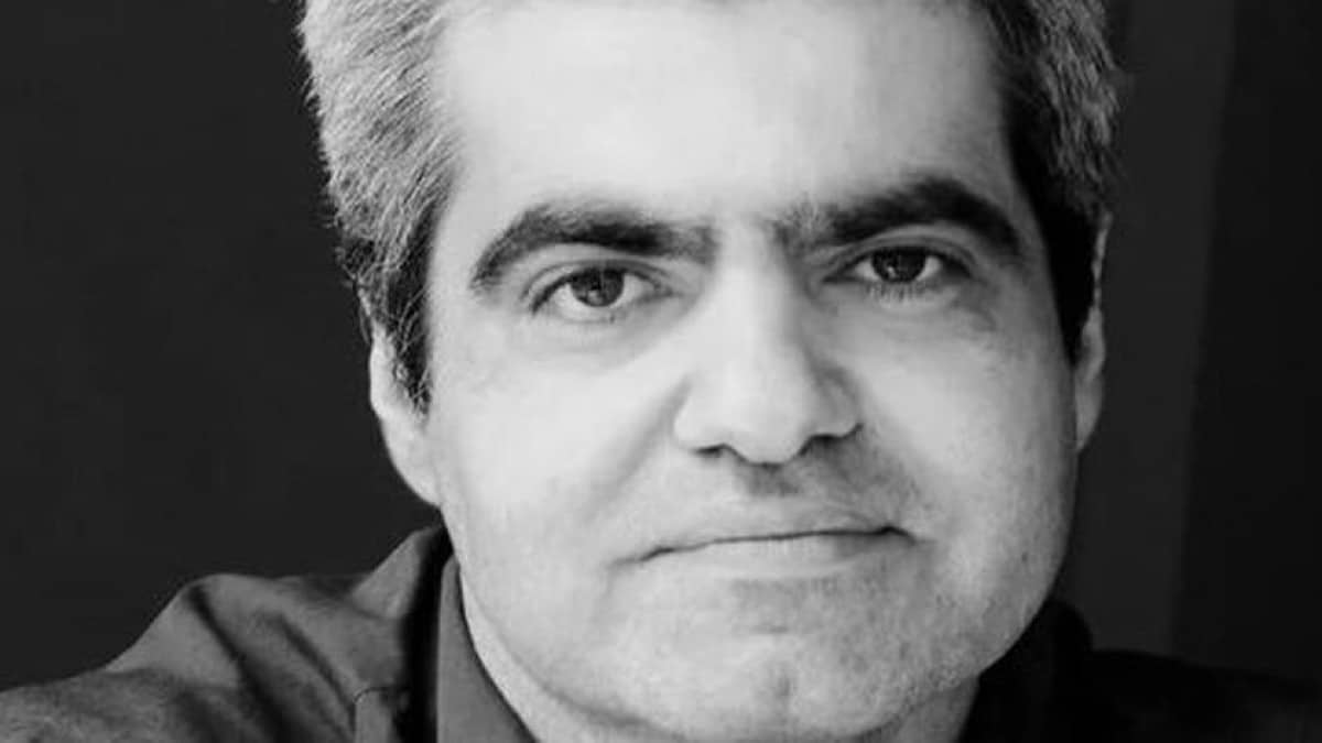 Βασίλης Παπαθεοδώρου: Ποιος είναι ο συγγραφέας παιδικών βιβλίων που συνελήφθη για παιδική πορνογραφία – Ανατριχίλα από βίντεο που τον δείχνει να μιλάει σε παιδιά