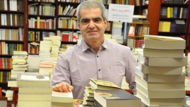 Βασίλης Παπαθεοδώρου: Ανοίγουν στόματα για τον συγγραφέα – “Ήταν περίεργος… δεν άνοιγε ποτέ τα παντζούρια” (Video)