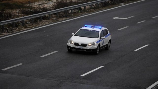Φθιώτιδα: Τραυμάτισε αστυνομικό στην προσπάθεια του να ξεφύγει με κλεμμένο αμάξι