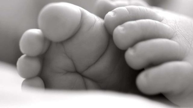 Τραγωδία στη Γλυφάδα: Πώς σκοτώθηκε το 18 μηνών βρέφος – Η προγιαγιά το είδε να πέφτει στο κενό! (Video)