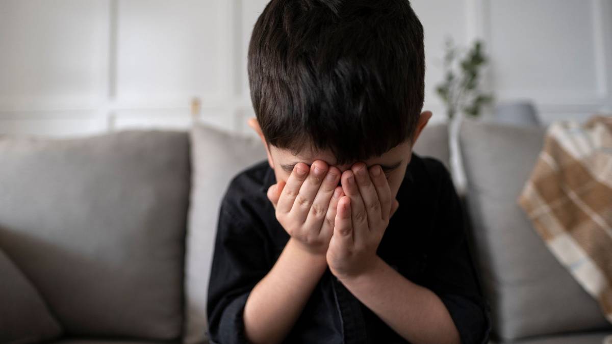 Πετράλωνα: Όσα λέει η γυναίκα που μαζί με τον συγγραφέα έφεραν στο φως τη φρίκη που πέρναγαν τα αδέρφια