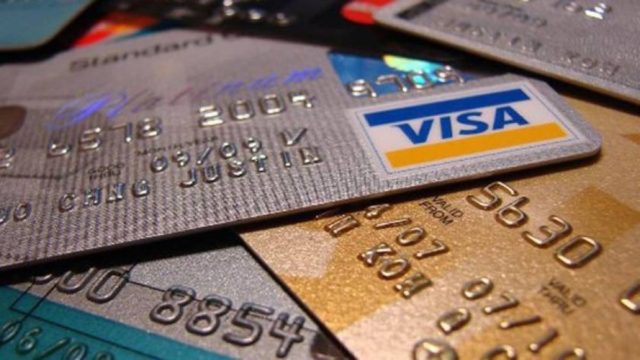 Οι σύγχρονοι Μπόνι και Κλάιντ της Κύπρου: Νεαρό ζευγάρι ”έκανε την ζωή του” με εκατοντάδες κλεμμένες κάρτες