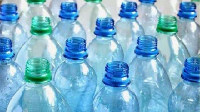 Πίνετε νερό από πλαστικό μπουκάλι για δεύτερη φορά; Σταματήστε το αμέσως!