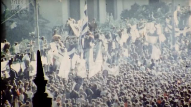 Πολυτεχνείο: Το μοναδικό απαθάντισμα της εξέγερσης από κρυφό παράθυρο – Έγχρωμο φιλμ