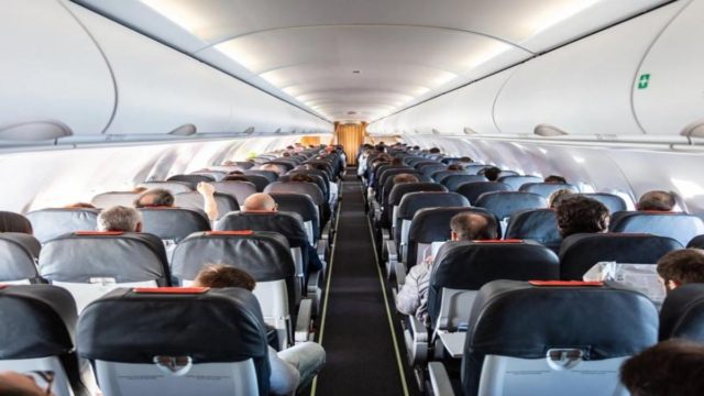 «Εγκληματική» εφευρετικότητα: Δείτε που έκρυψε επιβάτης το όπλο του μέσα στο αεροπλάνο (photo)