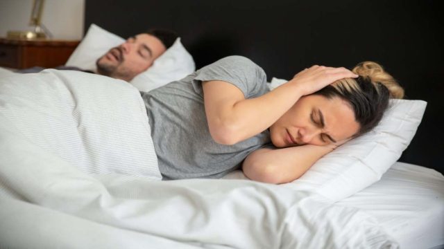 Τρεις τρόποι για να μειώσετε το ροχαλητό