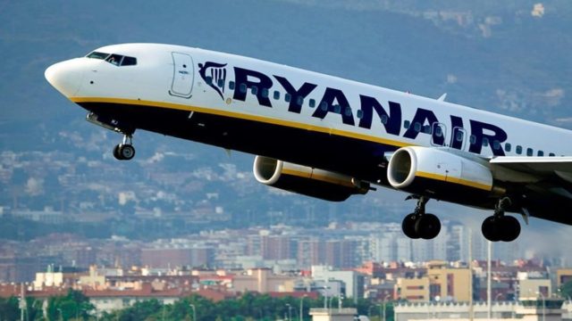 «Χαρίζει» τις φετινές γιορτές η Ryanair – Χριστουγεννιάτικη έκπληξη με 13 ευρώ!