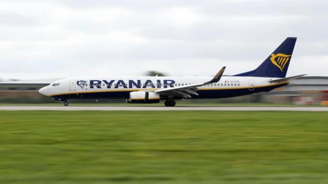 «SOS» από τη Ryanair για τον Νοέμβριο – Κίνδυνος επιβάτες να χρεωθούν άσκοπα έως και 55€