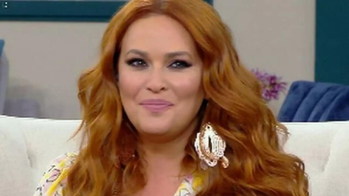 Τρέχει να…κρυφτεί η Σίσσυ Χρηστίδου: «Δεν μιλούσε ούτε στα διαλείμματα με τον…»