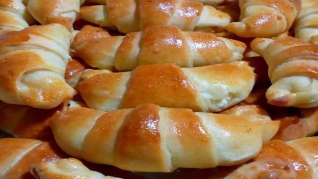 Αφράτα κρουασανάκια τυριών για να μην μείνει ποτέ νηστικό το παιδάκι σας στο σχολείο