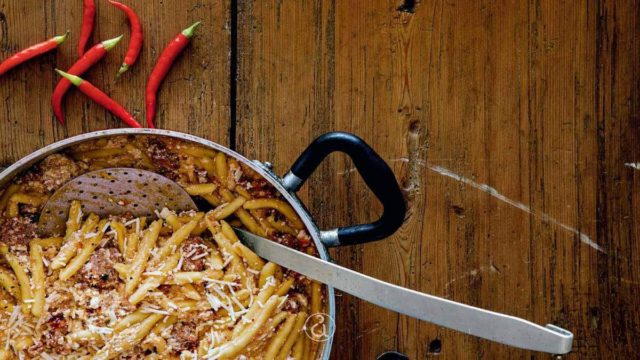 Αυτός είναι ο πατροπαράδοτος κλασσικός τρόπος από τις γιαγιάδες στο χωριό για τα Σκιουφιχτά μακαρόνια