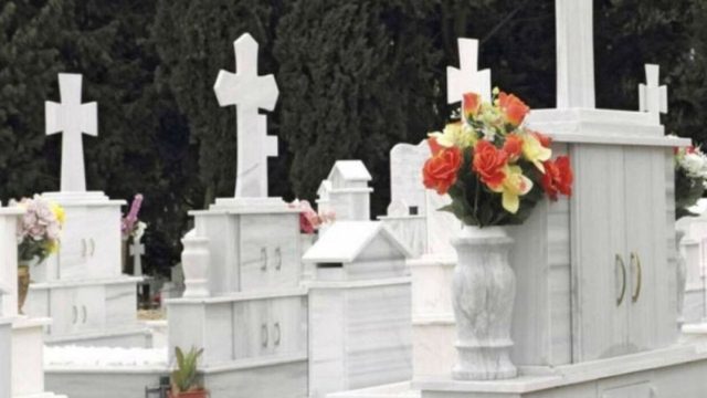 Άνοιξαν τον τάφο του παππού τους και αυτό που βρήκαν μέσα θα σας αφήσει με το στόμα ανοιχτό!