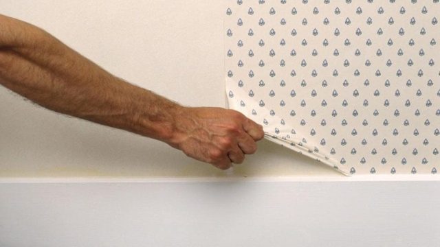 Θέλετε να αφαιρέστε την ταπετσαρία; Αυτό είναι το μοναδικό κόλπο για να «εξαφανίσετε» τα σημάδια από κόλλα