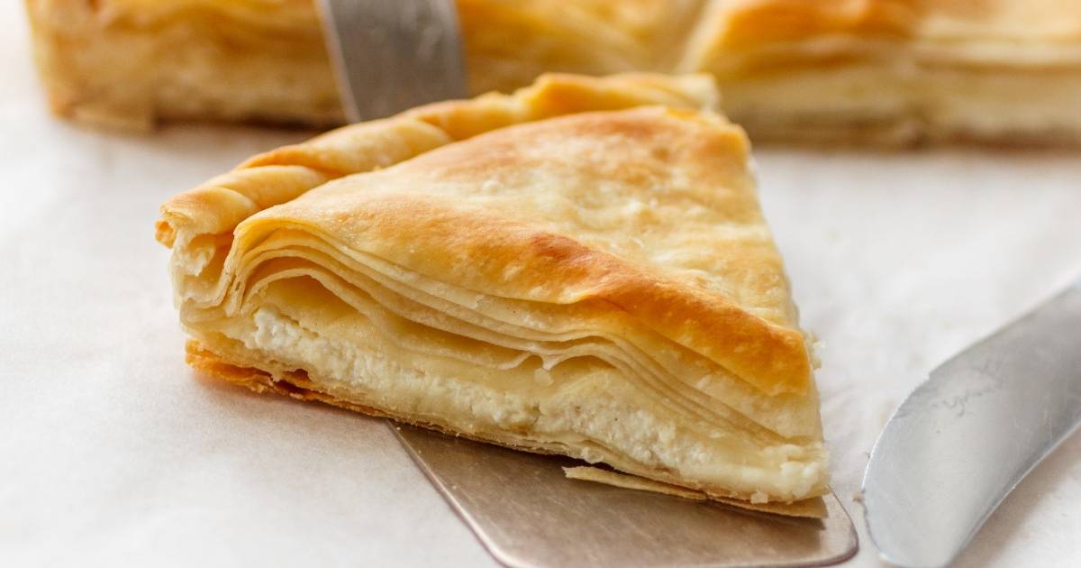 Φανταστική τυρόπιτα με 4 τυριά, έτοιμη σε 1 ώρα!