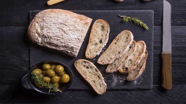 Ψημένο ή άψητο ψωμί; Αυτό έχει τις λιγότερες θερμίδες
