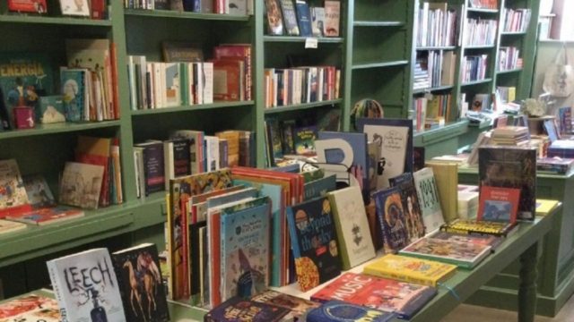 Βιβλία στην ελληνική γλώσσα γίνονται ανάρπαστα στην «καρδιά» της Χάγης