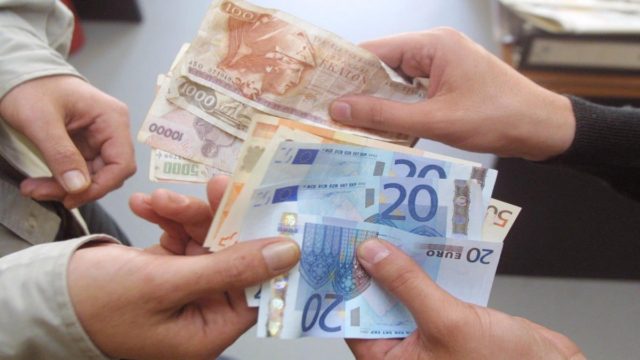 Τεράστια απάτη με χιλιάδες Δραχμές – Συναγερμός στις Αρχές της χώρας