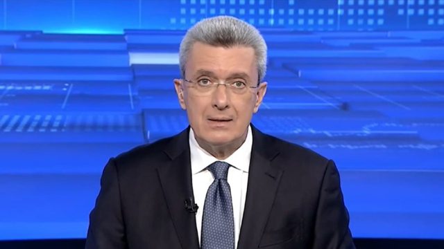 Όλα τούμπα από τον Νίκο Χατζηνικολάου – Χαρές στο σπίτι του δημοσιογράφου