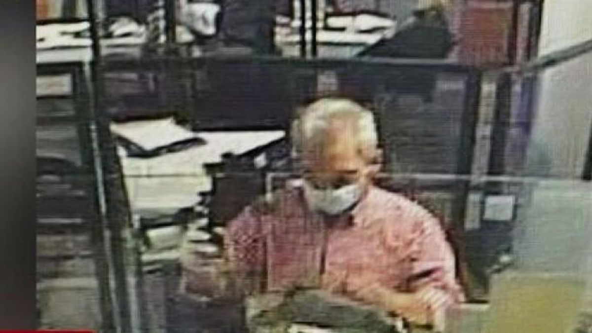 Παλαιό Φάληρο: Αυτός είναι ο ληστής με τη χειροβομβίδα! (video)