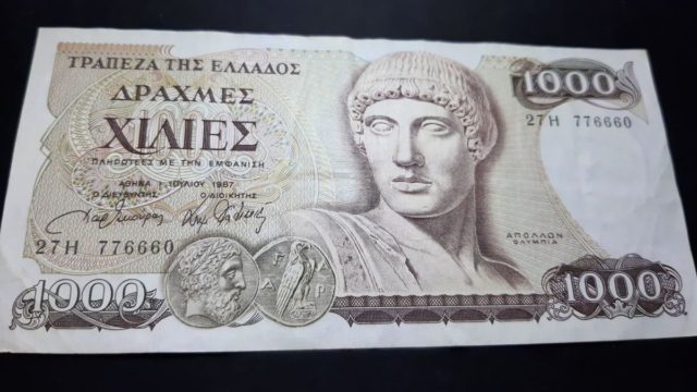Περασμένα μεγαλεία τα σημερινά…3 ευρώ: Αυτά αγοράζαμε με το χιλιάρικο των δραχμών πριν 21 χρόνια