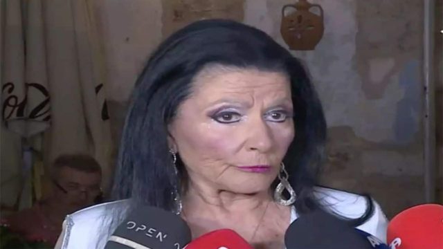 “Καταιγισμός” από την Ζωζω Σαπουντζάκη: ” Με κλείδωνε στο καμαρίνι…” – Αποκάλυψη “κόλαφος” από την ηθοποιό