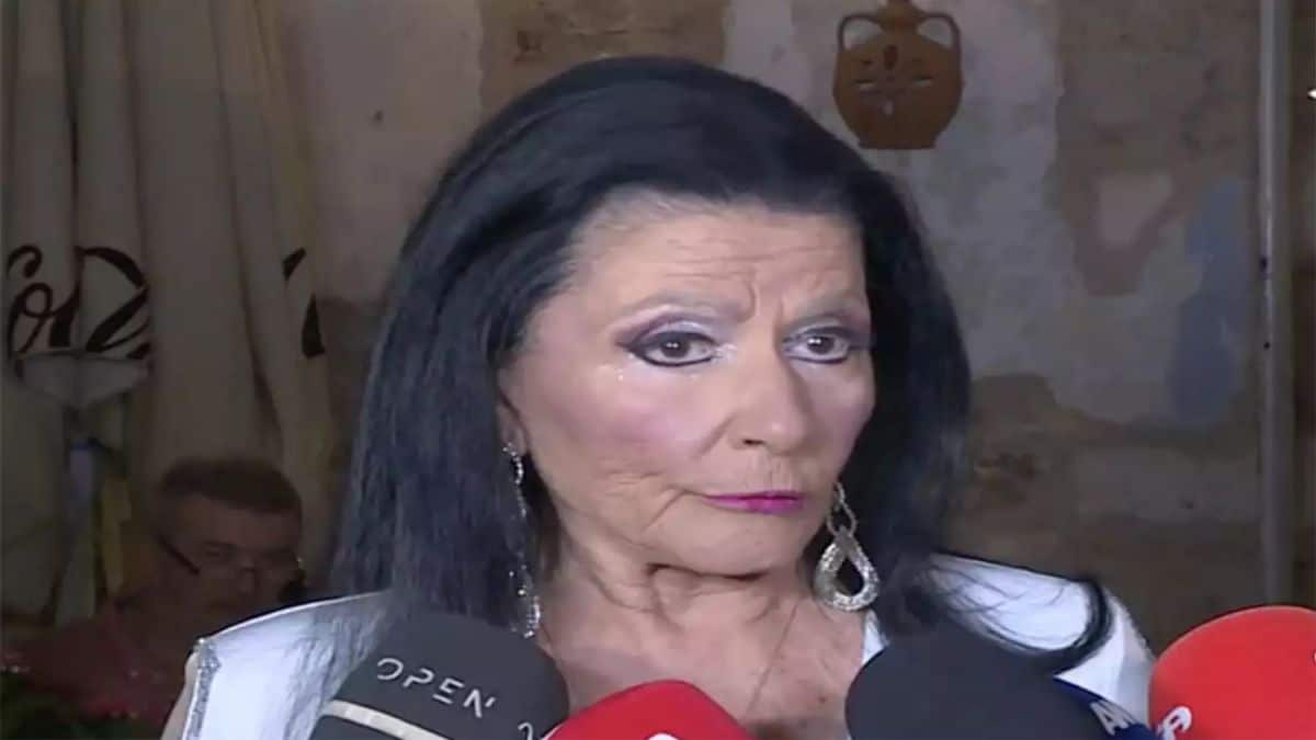 “Καταιγισμός” από την Ζωζω Σαπουντζάκη: ” Με κλείδωνε στο καμαρίνι…” – Αποκάλυψη “κόλαφος” από την ηθοποιό